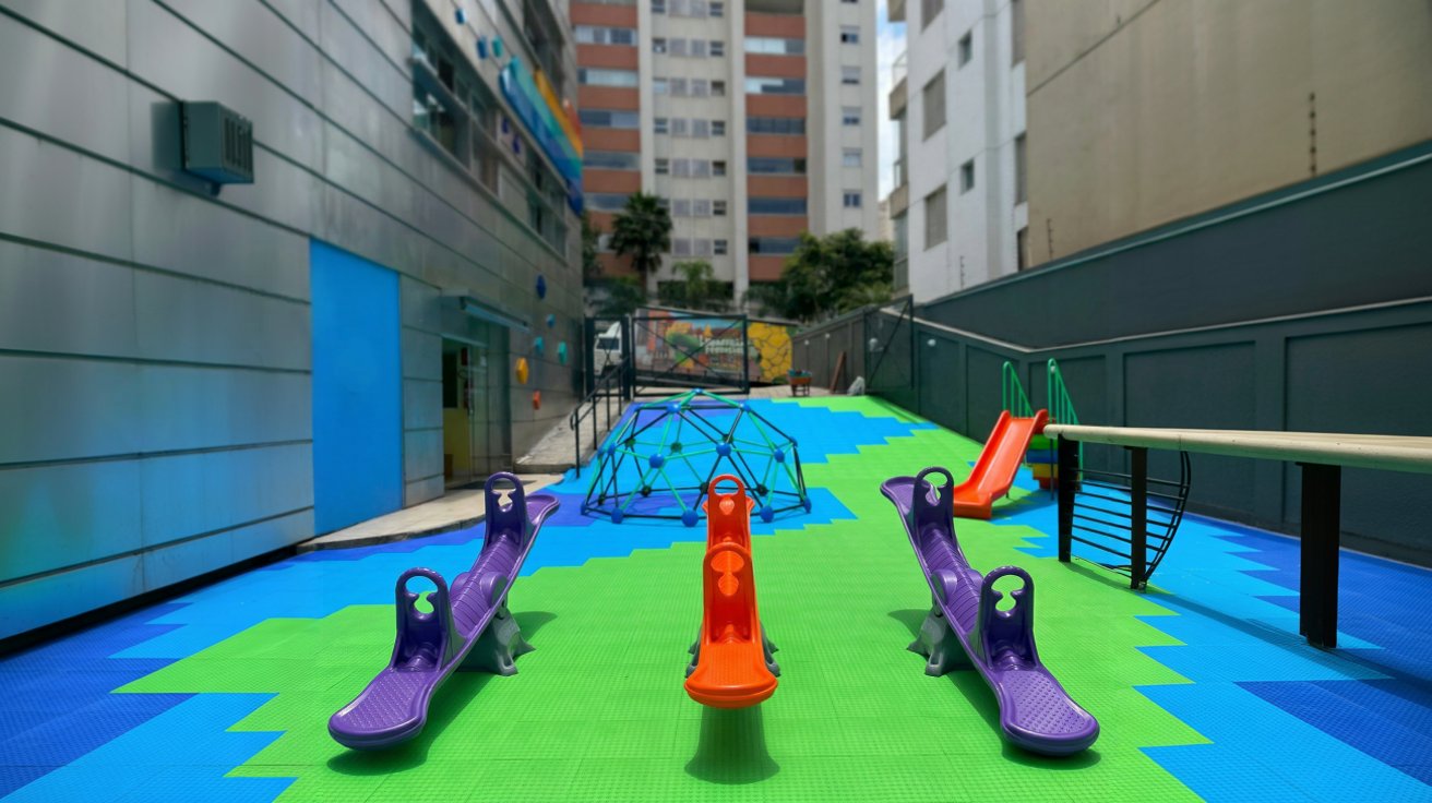 Espa&ccedil;o integrativo com playground multifuncional